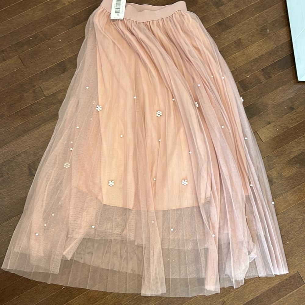 Pearl and chiffon skirt size small.